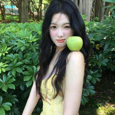 她来自胡志明市
